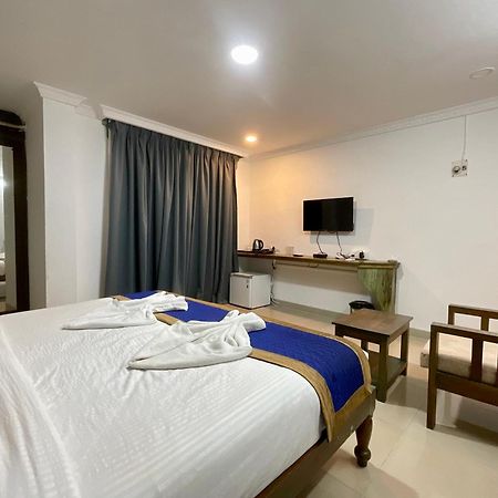 Nagas Hotel Satyavati Морджим Екстер'єр фото