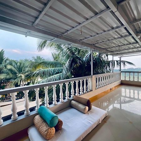 Nagas Hotel Satyavati Морджим Екстер'єр фото