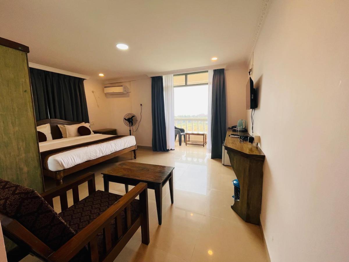Nagas Hotel Satyavati Морджим Екстер'єр фото