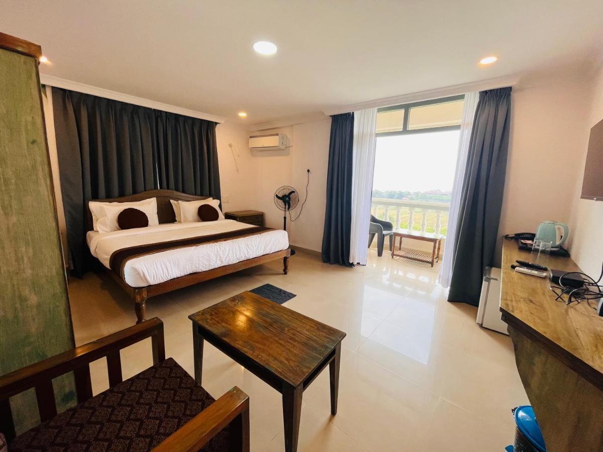 Nagas Hotel Satyavati Морджим Екстер'єр фото