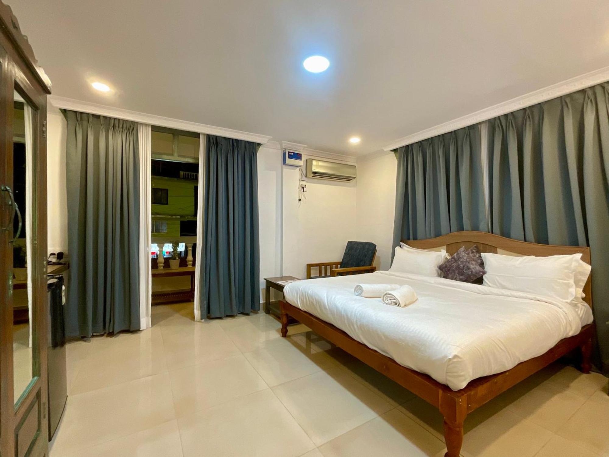 Nagas Hotel Satyavati Морджим Екстер'єр фото