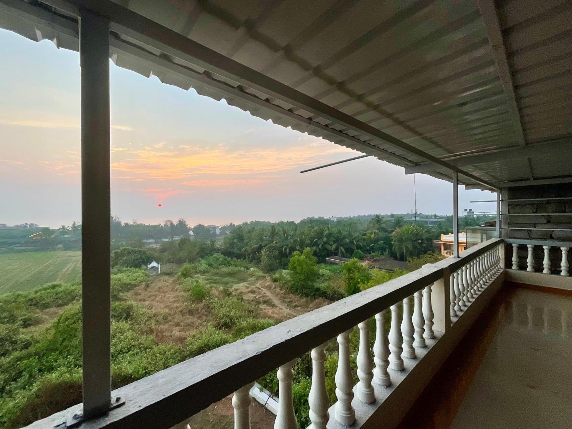 Nagas Hotel Satyavati Морджим Екстер'єр фото