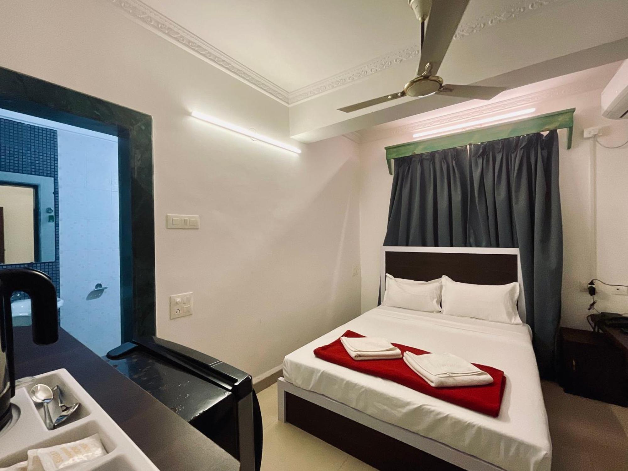 Nagas Hotel Satyavati Морджим Екстер'єр фото